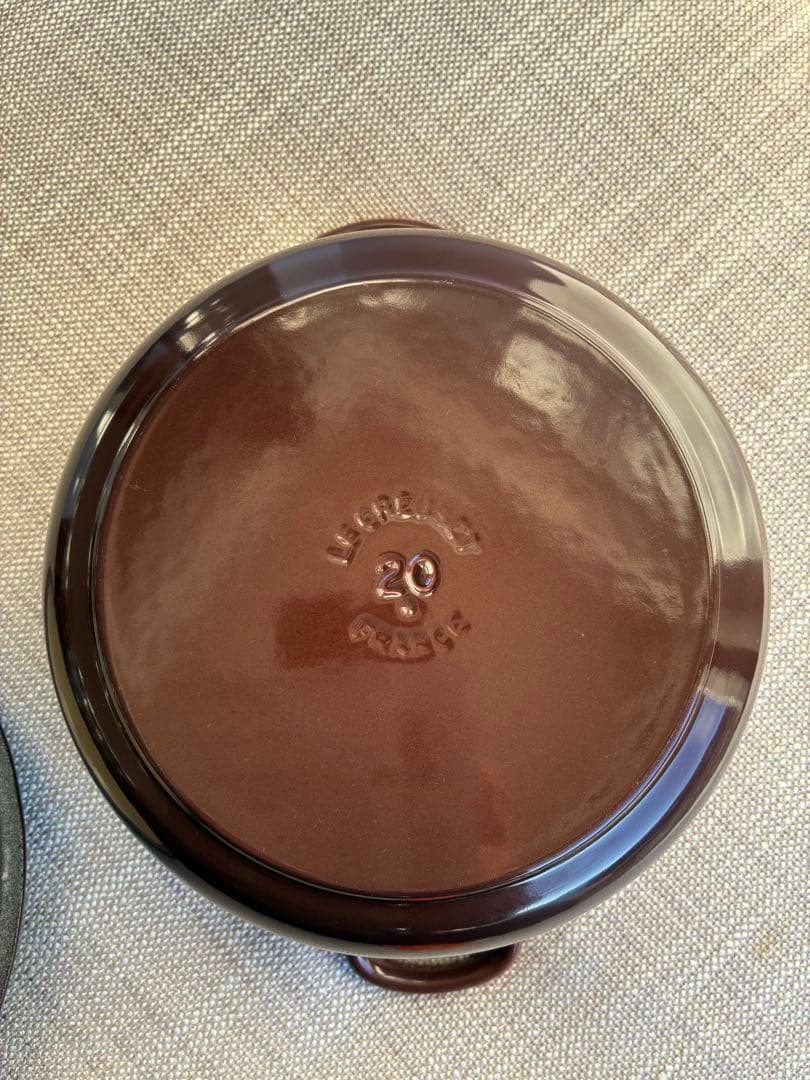 未使用品　ルクルーゼ　ココットロンド　20cm チェスナッツ　小キズあり