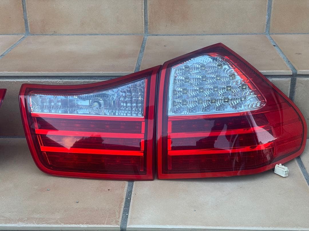 【美品】30ハリアー LEDテール　トヨタ