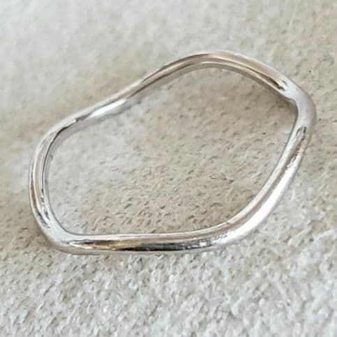 『やんまー』ウェーブリング♡5号【エテ】K10 ウェービー ゴールドリング