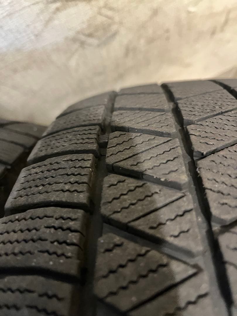 としかす 送料込21年製BSブリザッvrx3 215\55-17 ２本のみ