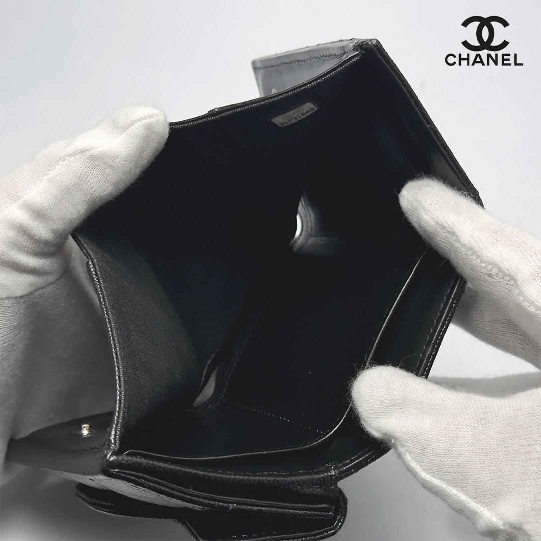 正規品 シャネル クラシック マトラッセ フラップ 三つ折り財布 シルバー金具