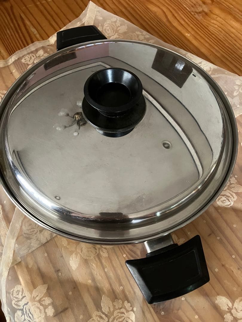 ロイヤルクイーン　ステンレス製 中型 両手鍋 蓋付き