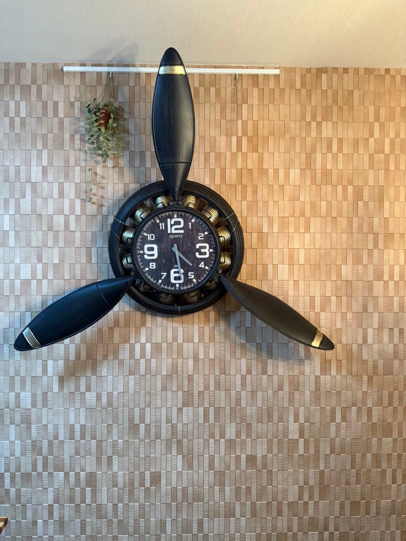 プロペラ型掛け時計