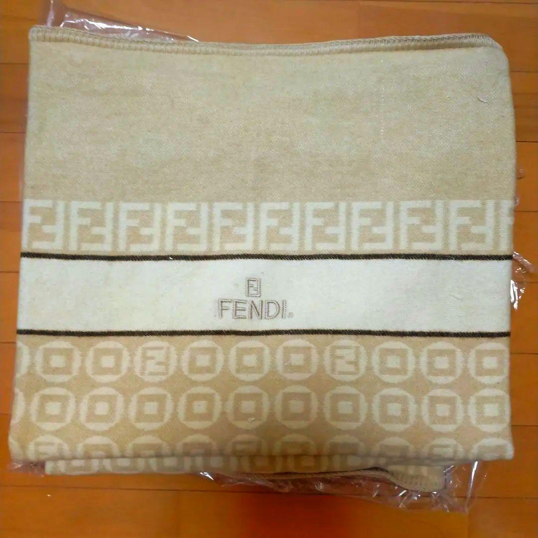 FENDI フェンディ　ウールブランケット　ロゴ入り ベージュ クリーニング済み