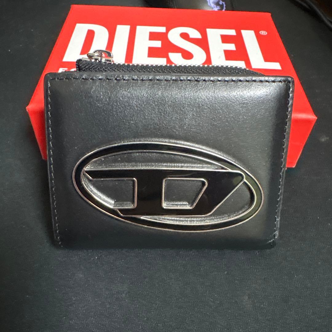 DIESEL二つ折り財布　黒色