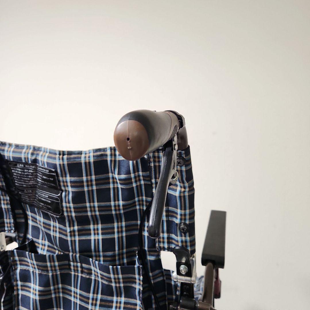 カワムラサイクル　介助用　多機能　ノーパンクタイヤ　車椅子　WAVIT＋