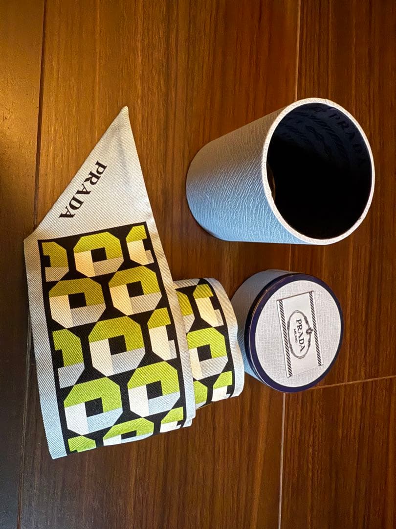 新品未使用　PRADA ロングスカーフ　ブルー