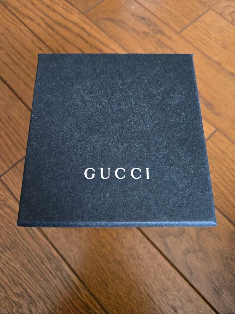 GUCCI ラバーベルト時計 ブラック