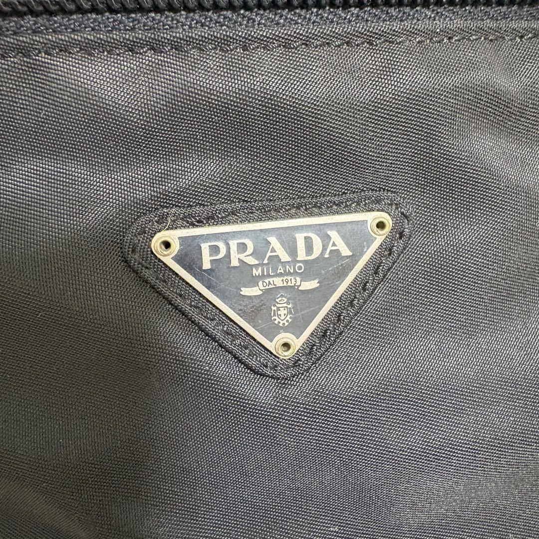 プラダ ポーチ　バニティ　ハンドバッグ　黒　三角プレート　ナイロン