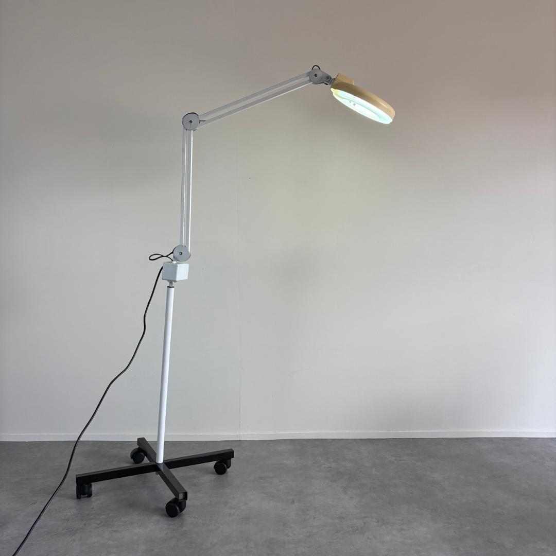 ヴィンテージ フロアランプ　(拡大鏡)