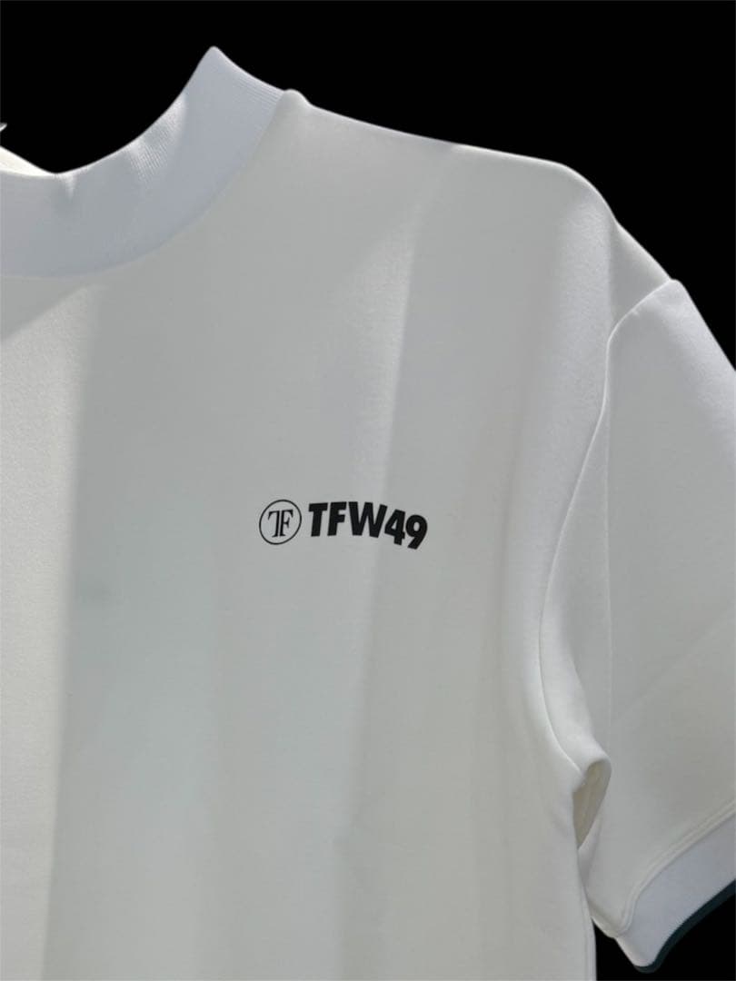 新品タグ付き⭐️2025AW新作❤️ホワイトモックネックL　TFW49