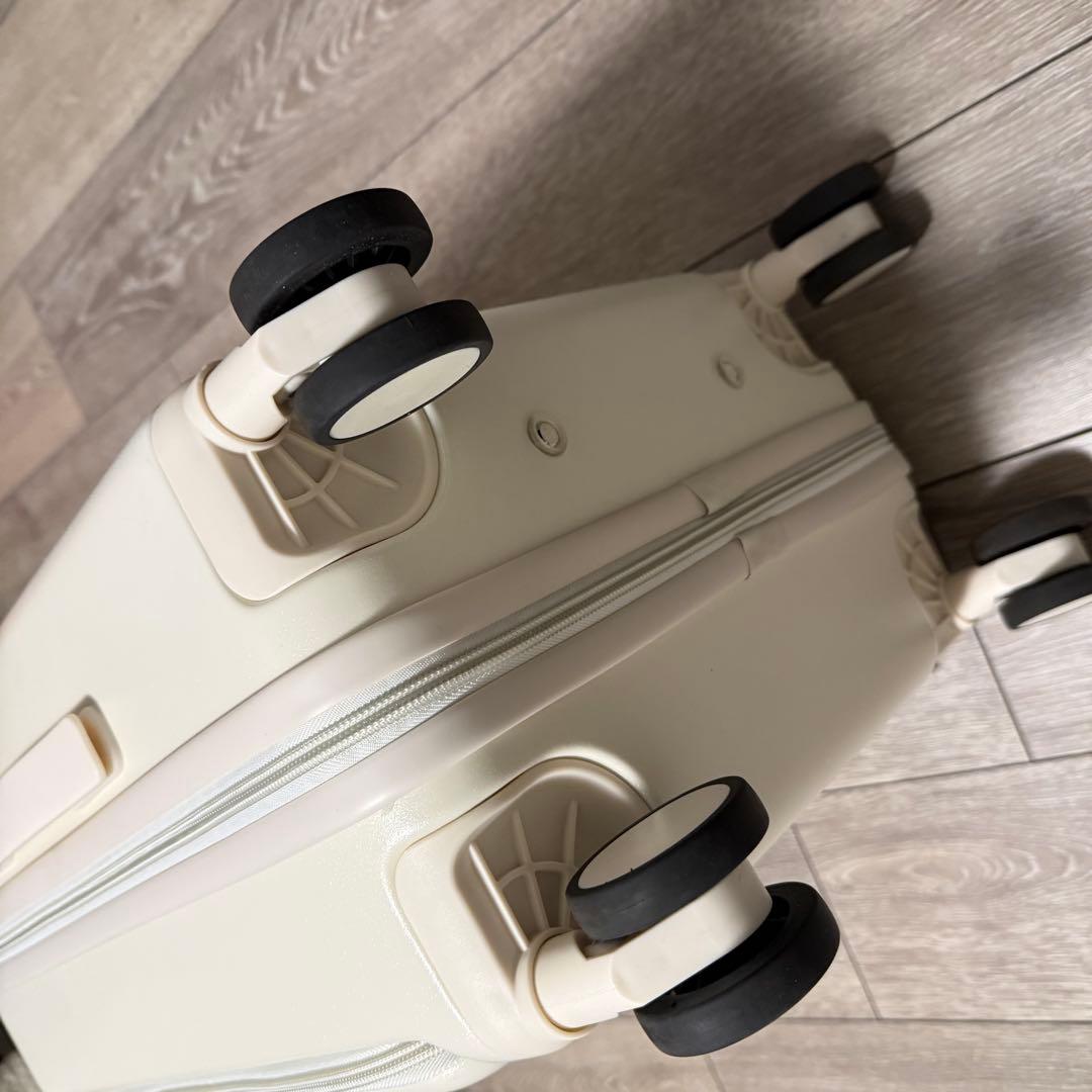 ディズニー ミッキー スーツケース 33L 機内持ち込み可 アイボリー　美品