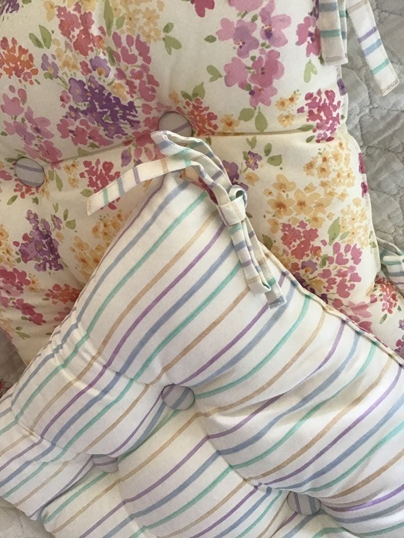 LAURA ASHLEY 花柄ストライプ　シートクッション　ローラアシュレイ