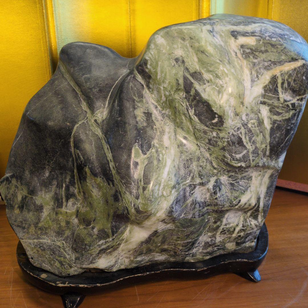 蛇紋石 特大 約25kg 磁力反応有 天然石 自然石 水石 木製専門台座付き