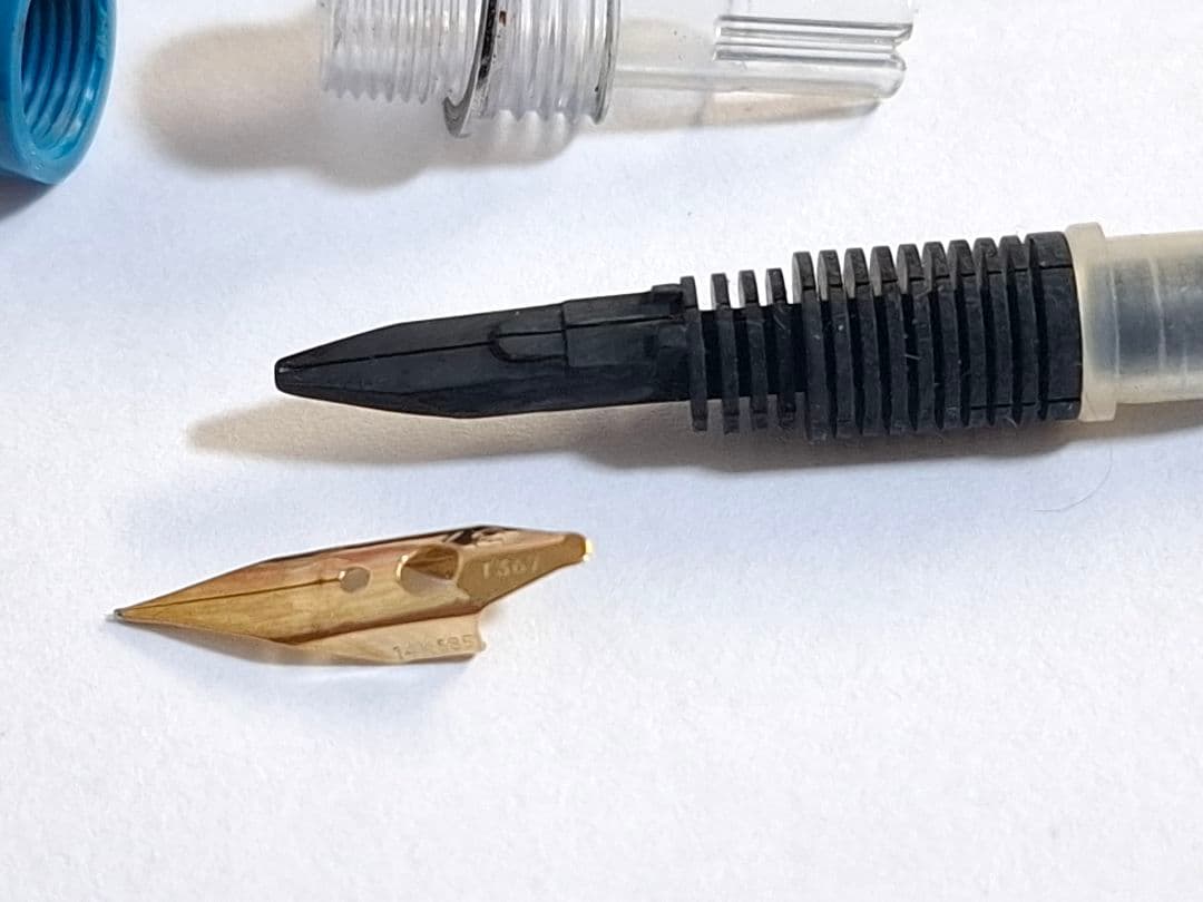 珍品　美品　PILOT　パイロット　万年筆　伸縮軸　ターコイズ色