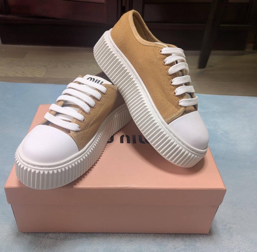 miumiu ベージュ 厚底スニーカー キャンバス