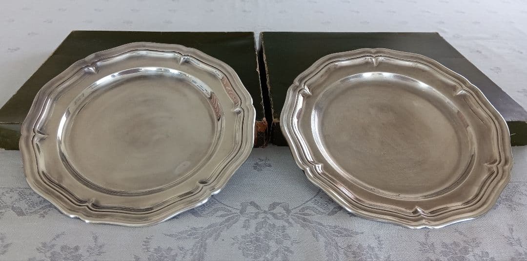 クリストフルシルバー花型22cmプレート ２枚