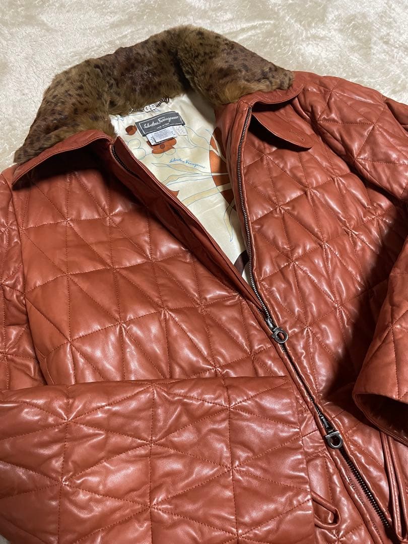 サルヴァトーレ　フェラガモ　レザー　ファー付きジャケットコート