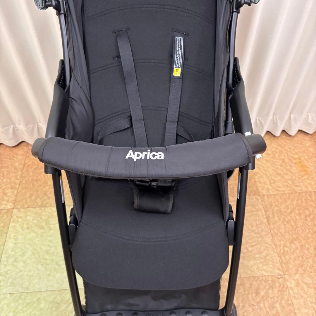 クリーニング済　☆美品☆　アップリカ　マジカルエアー　グレー　超軽量