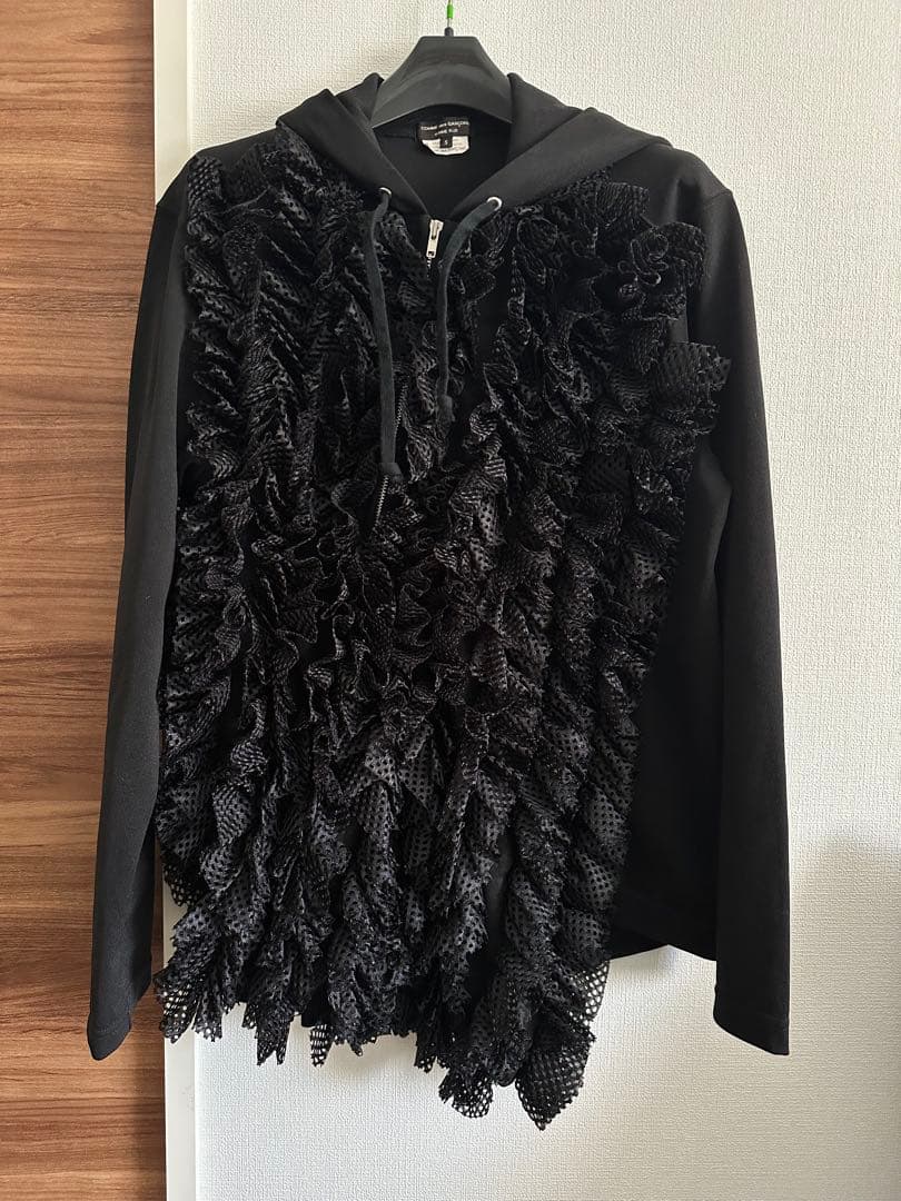 ゆきさまコムデギャルソンオムプリュス ねじれフリルパーカー