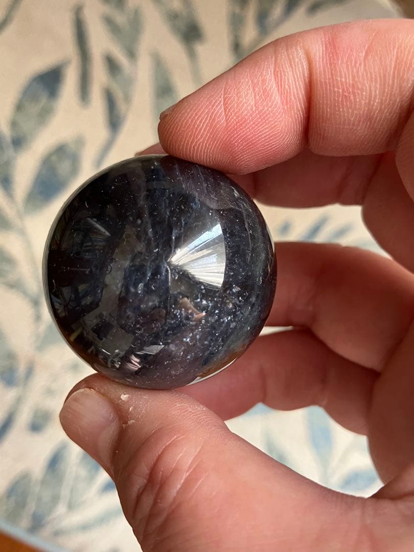 はち。さま専用アイオライトサンストーン　スフィア　天然石置物　C73