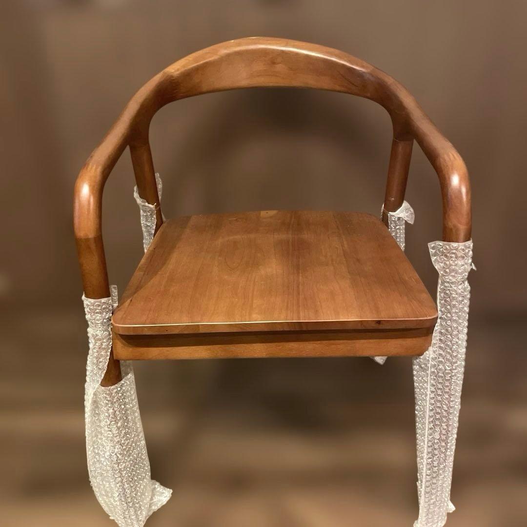 木製アームチェア