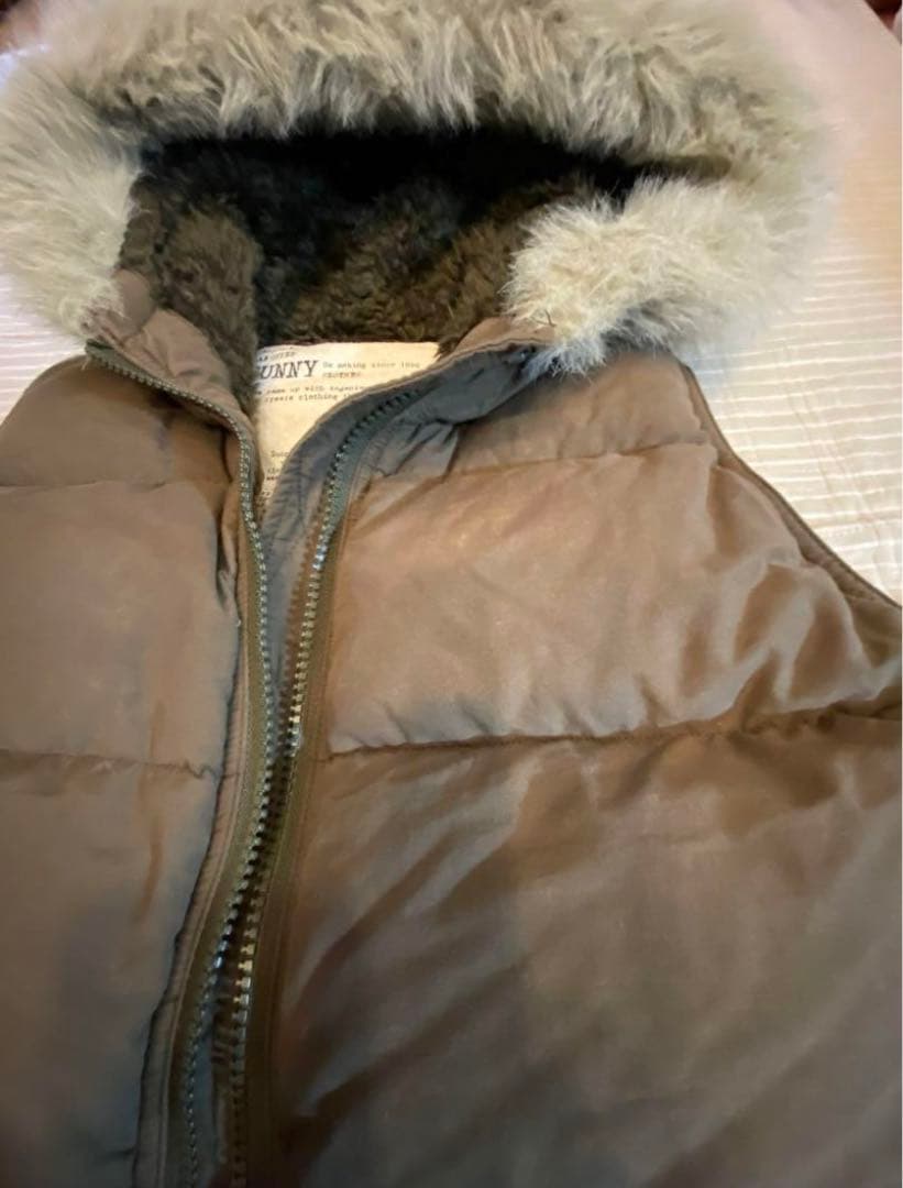 サニークラウズ　ダウンベスト オリーブグリーン