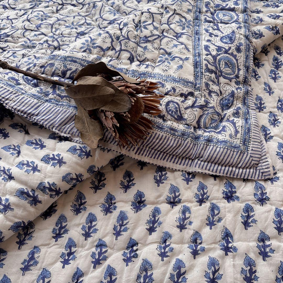 未使用※訳アリ　インド ブロックプリント 中綿入りキルト サルビアブルー　ラグ