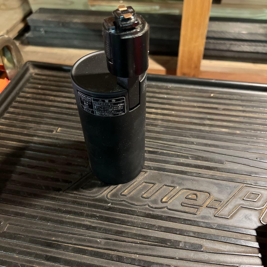 ブラック円筒形LEDスポットライト　コイズミ　ダクトレール用　4個