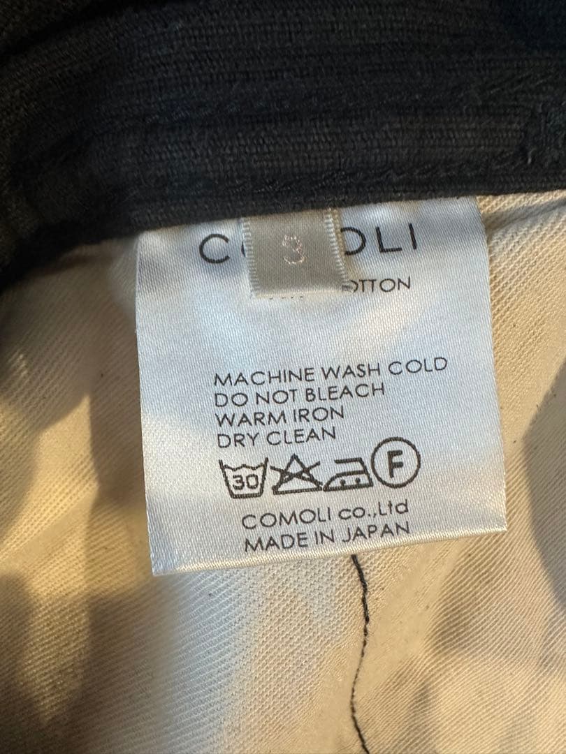 COMOLIコモリ　コーデュロイストレートパンツ