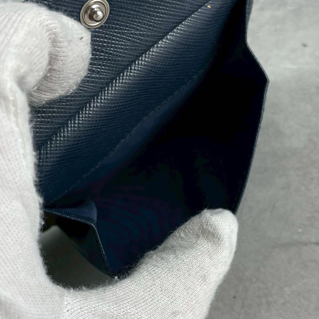 【極美品 人気色】PRADA 折り財布 三角ロゴ サフィアーノ レザー 紺色
