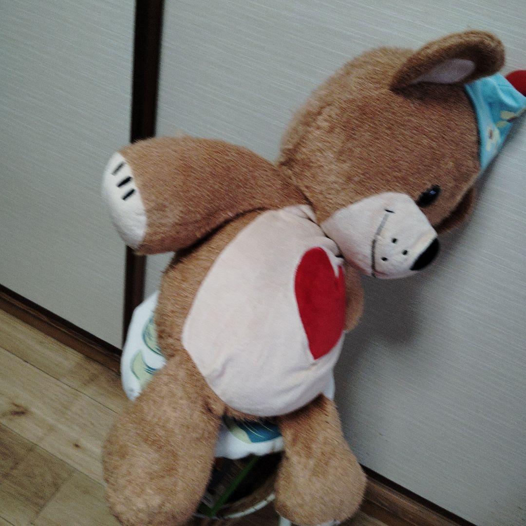 茶色いクマのぬいぐるみ 青い帽子付き