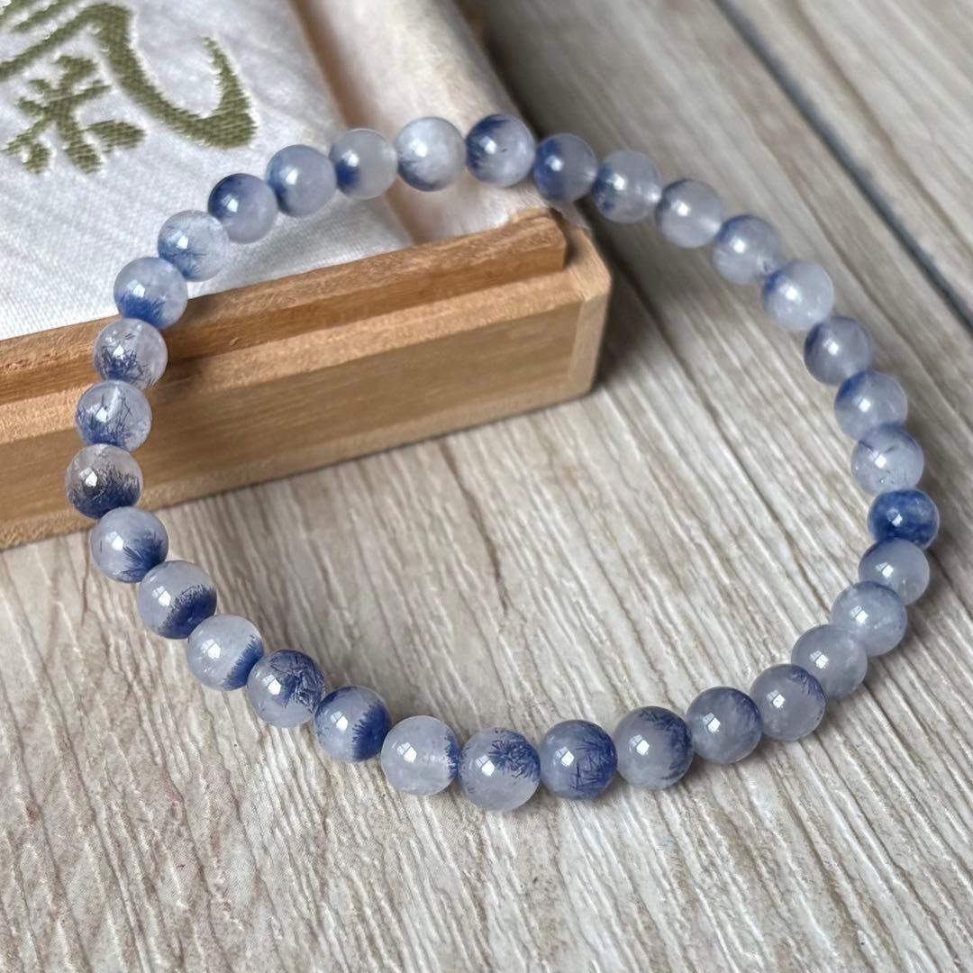 様々なチャンスを引き寄せるパワーストーン/デュモルチェライト・インクォーツ