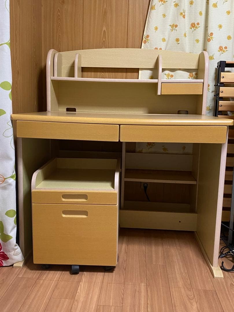 ⚠️引取り限定❗️兵庫県加古川市新在家　美品ベージュ 学習机 上部棚付き 3点セット