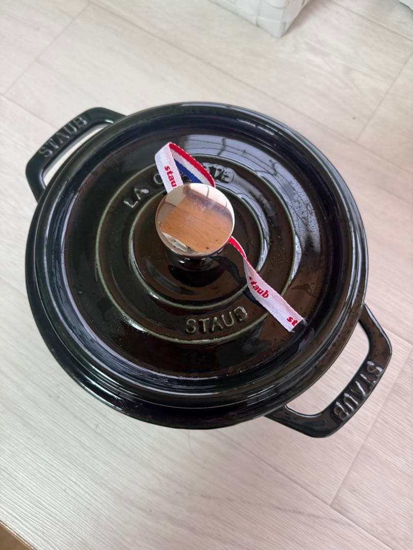 新品未使用　STAUB 鍋18㎝　グリーン