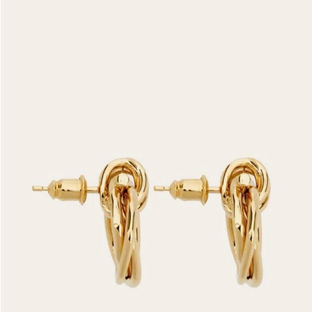 ♡FERRAGAMO♡フェラガモ ツイスト ガンチーニ ピアス ゴールド