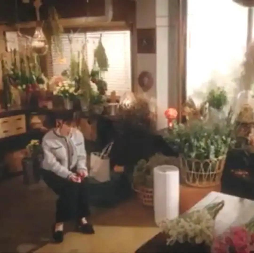 木製 壁掛け時計 掘り文字盤 寝室時計 ウォールナット時計