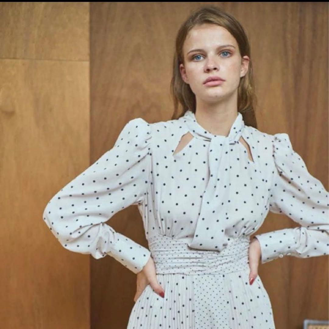 ドット柄ホワイトロングワンピ