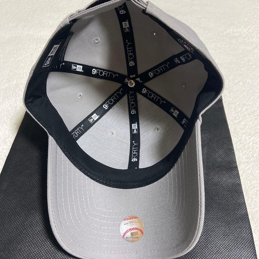 ニューエラ　9FORTYRHINESTONE ヤンキース　グレー新品