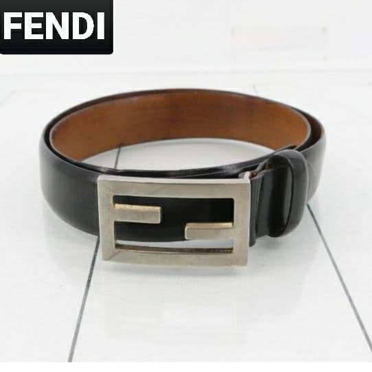 FENDI 黒レザーベルト Eマークバックル