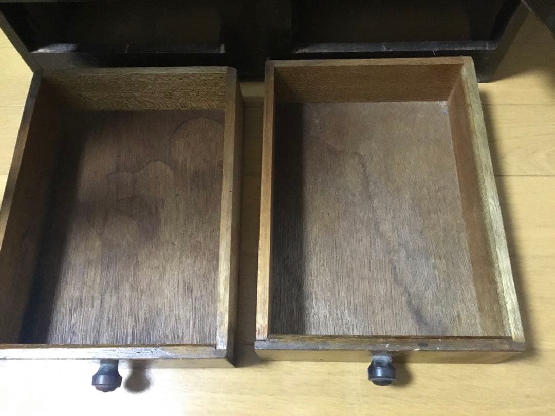 キャビネット　装飾ガラス扉　アンティーク　本箱