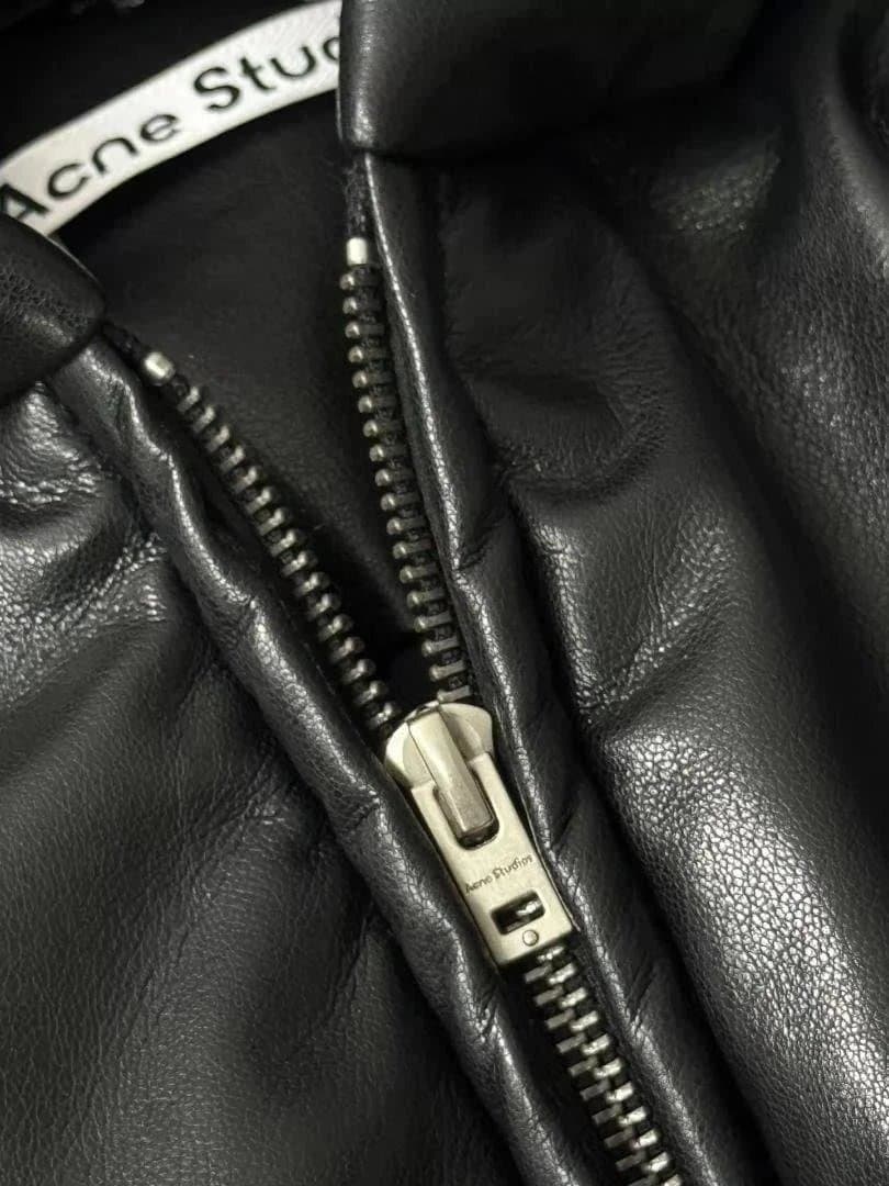 Acne Studios ブラックレザーダウンジャケット