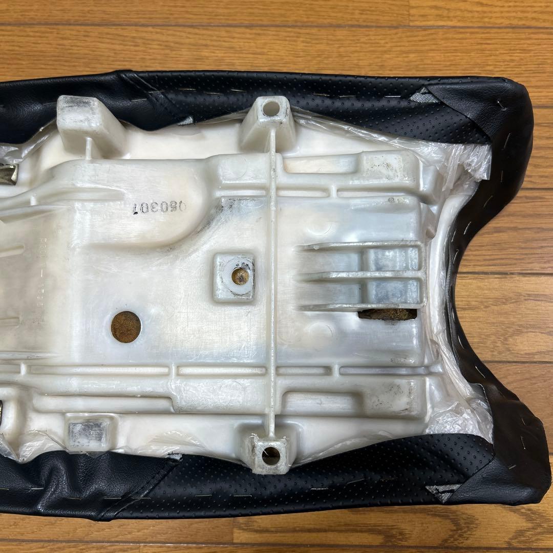 t*i様 ZZR1100C ディンプル生地張り替え済シート 0126