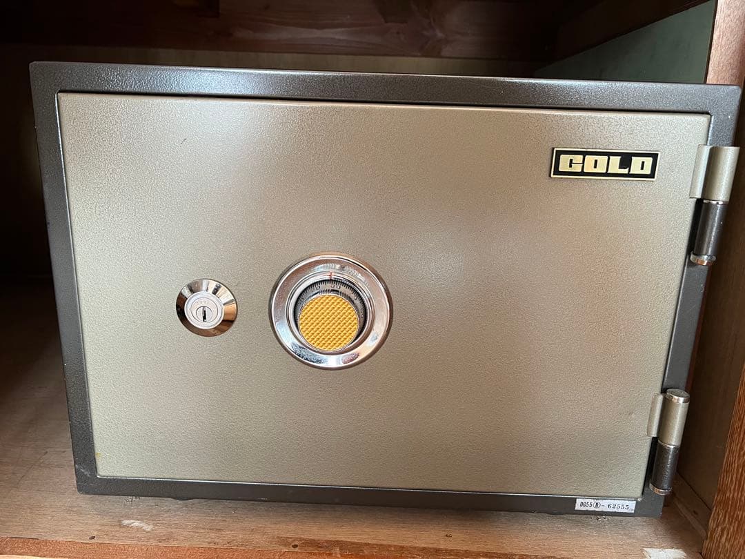【送料込み・匿名配送】耐火金庫　COLD ダイヤル式・鍵付き　家庭用金庫