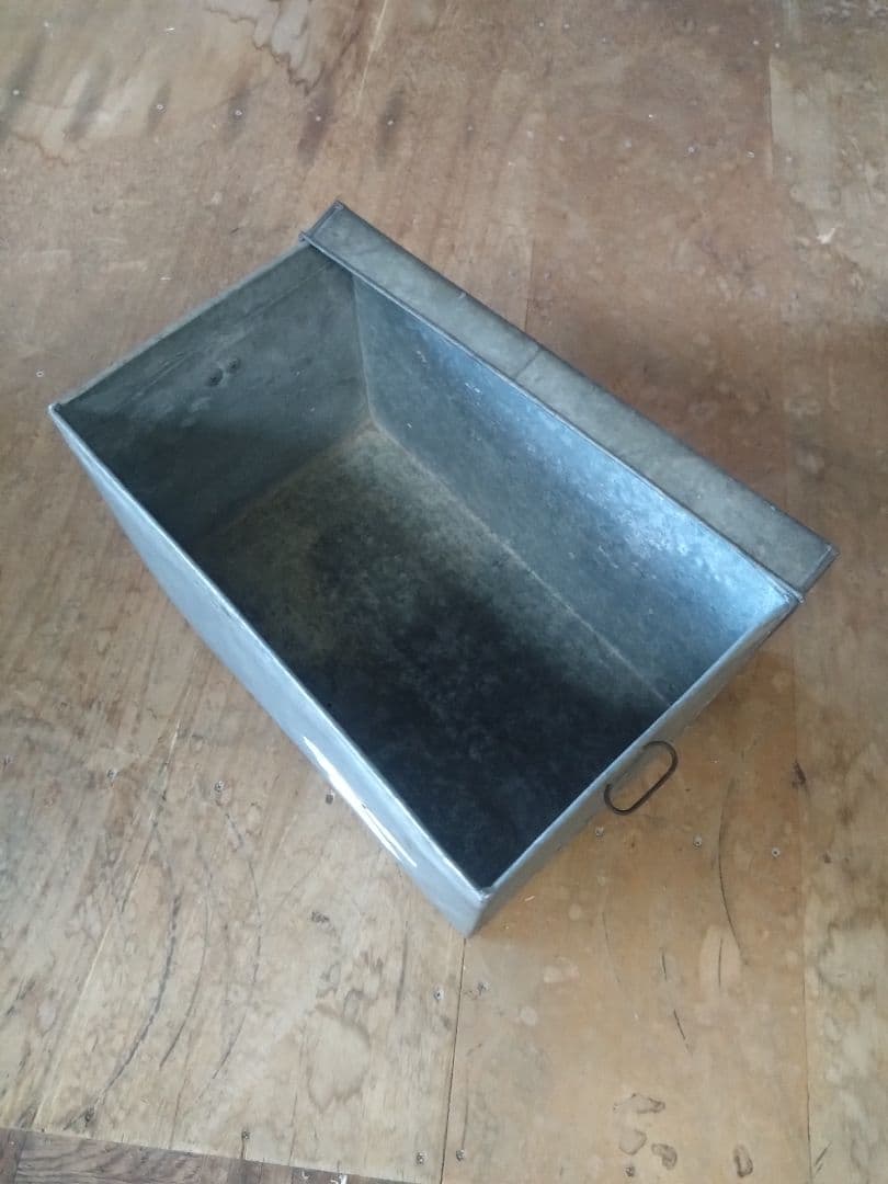 アンティーク　ブリキ製衣類収納箱