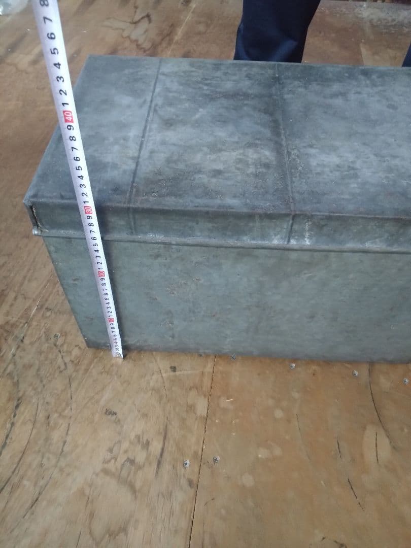 アンティーク　ブリキ製衣類収納箱