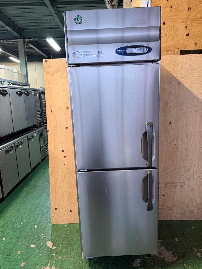 2011年 ホシザキ縦型冷蔵庫 625x650x1890