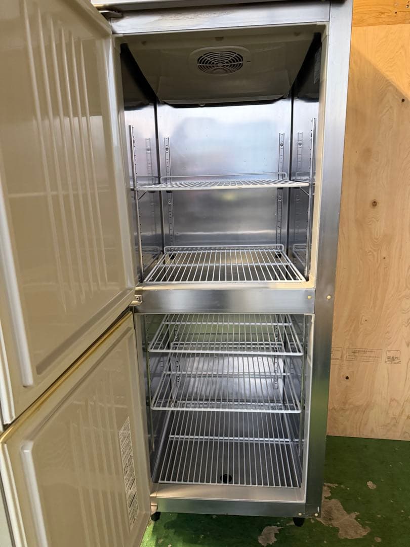 2011年 ホシザキ縦型冷蔵庫 625x650x1890