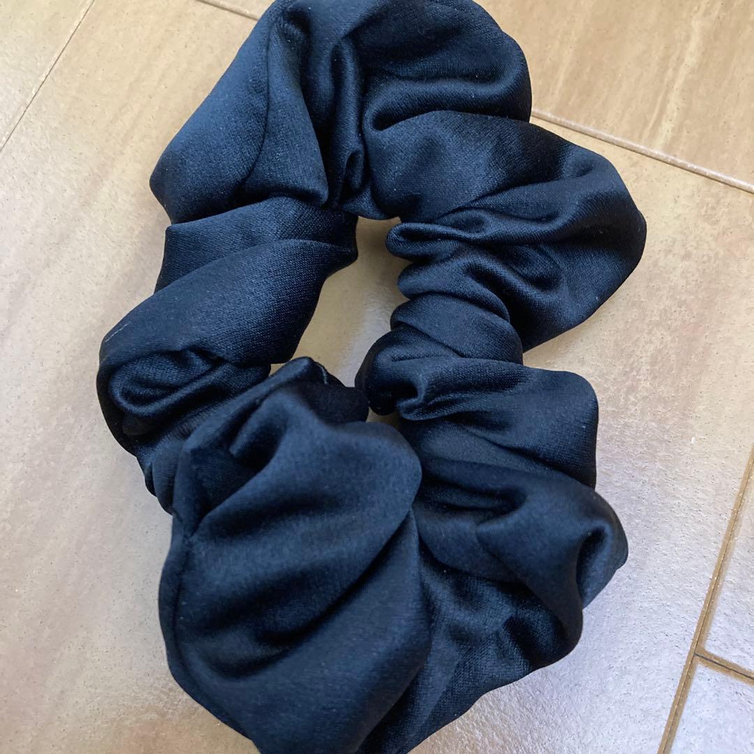 PRADA シュシュ　black