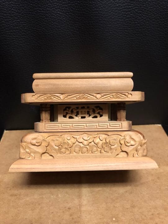 日蓮聖人座像 総白檀 金泥書 細密彫刻 日蓮宗 仏像 仏教美術 未使用保管品